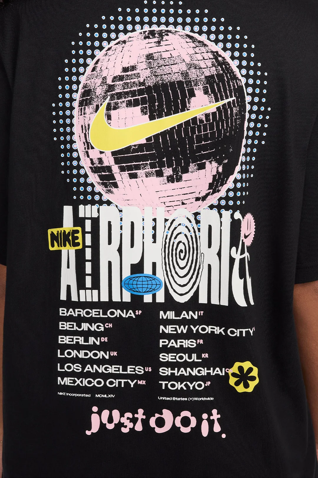 NIKE CAMISETA GRAPHIC - MUJER - Image 6